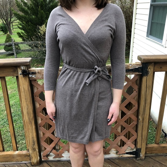 Banana Republic Dresses & Skirts - Final Markdown Banana Republic Wrap Dress